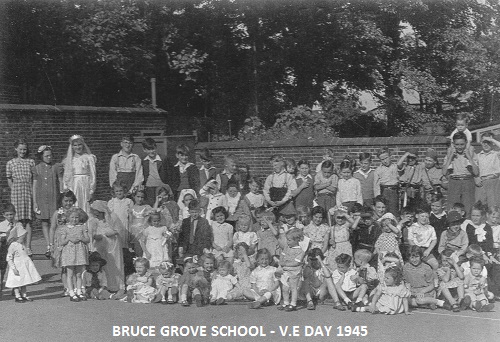 bruce_grove_school_v.e.day_party.jpg (99749 bytes)