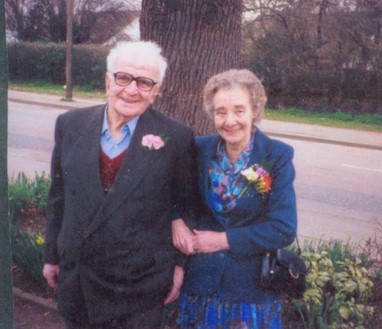 harry-connielloyd.jpg (36821 bytes)