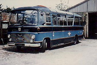 horseshoe_coach_dpn13c.jpg (36969 bytes)