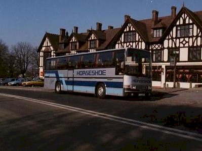 horseshoe_coach_scania.jpg (34398 bytes)