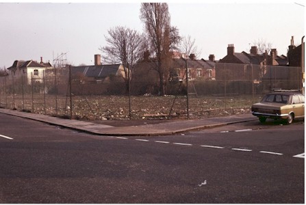 philip_lane_beecher_terrace_demolished_1975.jpg (37915 bytes)