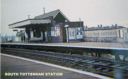 south_tottenham_station_1960s.2.jpg (55426 bytes)