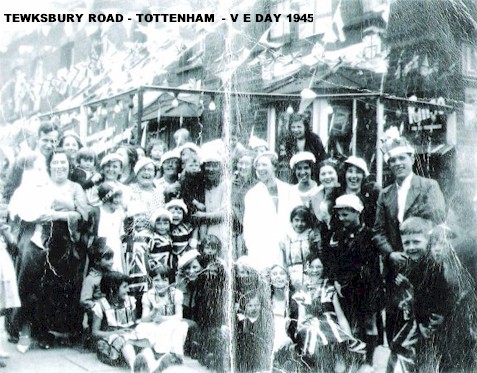 tewksbury_road_veday.2_1945.jpg (83001 bytes)