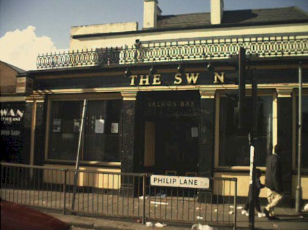 the_swan_high_cross.jpg (46785 bytes)