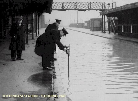 tottenham_station_flooding_1947.jpg (41693 bytes)